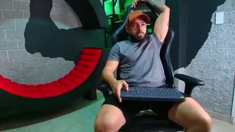 Snapshot of mikeblare chatting on 01.07.25 Mike Blare online show from 01.07.25