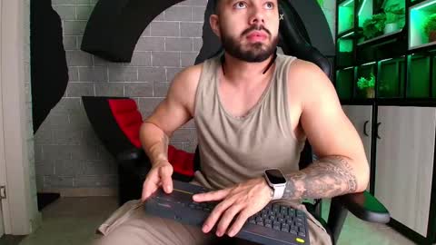 Snapshot of mikeblare chatting on 01.10.25 Mike Blare online show from 01.10.25