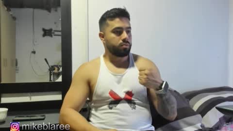 Snapshot of mikeblaree chatting on 10.25.25 mikeblaree online show from 10.25.25