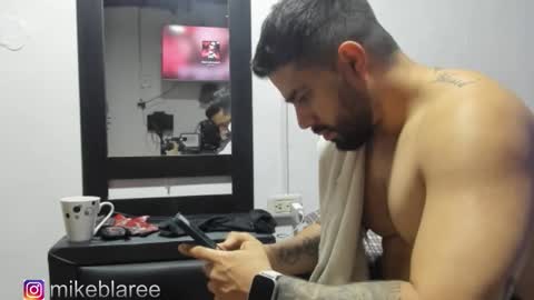 Snapshot of mikeblaree chatting on 10.30.25 mikeblaree online show from 10.30.25