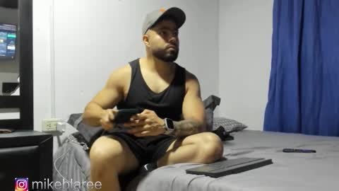 Snapshot of mikeblaree chatting on 11.05.25 mikeblaree online show from 11.05.25