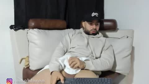 Snapshot of mikeblaree chatting on 11.05.25 mikeblaree online show from 11.05.25