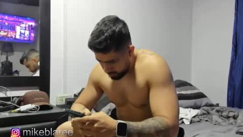 Snapshot of mikeblaree chatting on 11.06.25 mikeblaree online show from 11.06.25