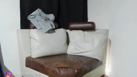 Snapshot of mikeblaree chatting on 11.08.25 mikeblaree online show from 11.08.25