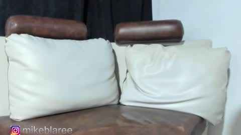 Snapshot of mikeblaree chatting on 11.11.25 mikeblaree online show from 11.11.25