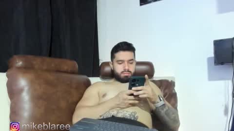 Snapshot of mikeblaree chatting on 11.15.25 mikeblaree online show from 11.15.25