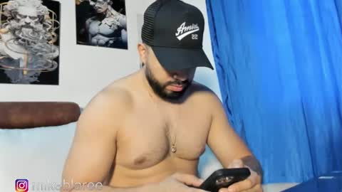 Snapshot of mikeblaree chatting on 12.02.25 mikeblaree online show from 12.02.25