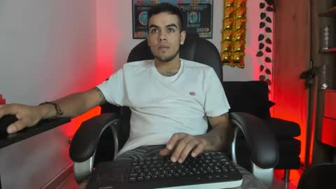 mikee_scooth online show from 01.04.25