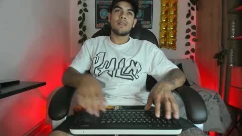 mikee_scooth online show from 01.08.25