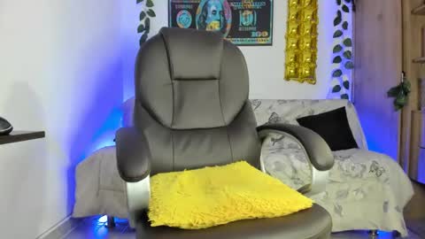 mikee_scooth online show from 01.20.25