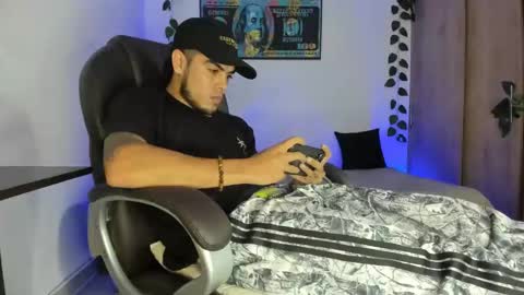 mikee_scooth online show from 03.09.25