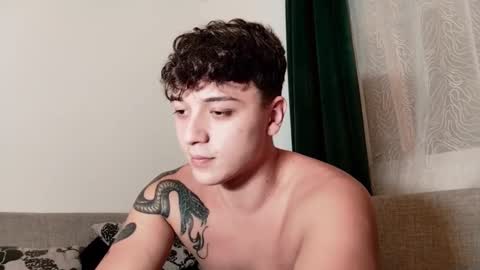 Snapshot of mikelaur chatting on 10.05.25 MikeLaur online show from 10.05.25