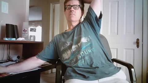 Snapshot of mikewulds chatting on 09.09.25 Mike online show from 09.09.25