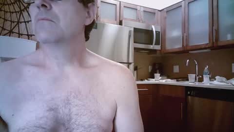 Snapshot of mikewulds chatting on 11.11.25 Mike online show from 11.11.25