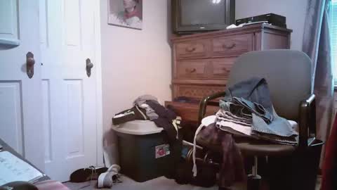 Snapshot of mikewulds chatting on 11.22.25 Mike online show from 11.22.25