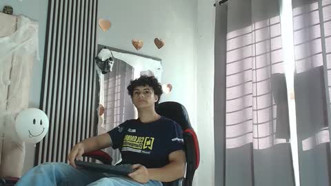 Snapshot of mikey_banji chatting on 10.14.25 mikey_banji online show from 10.14.25