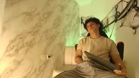 Snapshot of mikey_banji chatting on 11.03.25 mikey_banji online show from 11.03.25