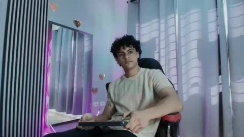 Snapshot of mikey_banji chatting on 11.17.25 mikey_banji online show from 11.17.25