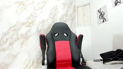 Snapshot of mikey_banji chatting on 11.23.25 mikey_banji online show from 11.23.25