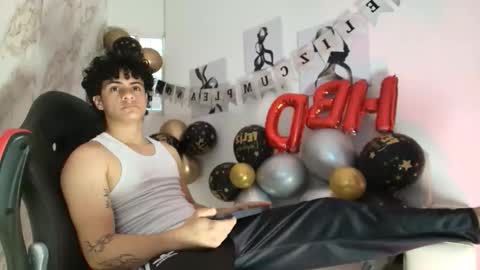 Snapshot of mikey_banji chatting on 11.30.25 mikey_banji online show from 11.30.25