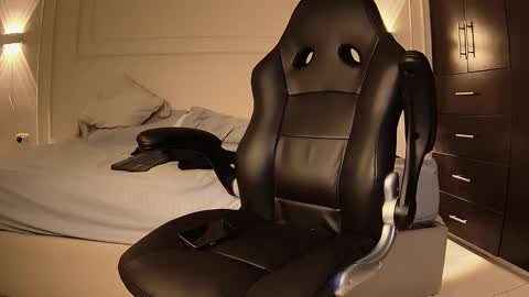 Snapshot of mikey_banji chatting on 12.13.25 mikey_banji online show from 12.13.25