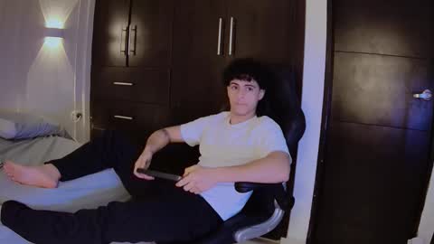 Snapshot of mikey_banji chatting on 12.14.25 mikey_banji online show from 12.14.25