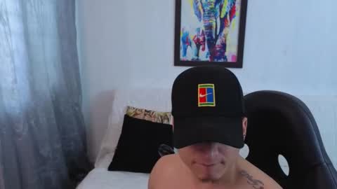 Snapshot of mikke_love chatting on 11.13.25 MIKKE online show from 11.13.25