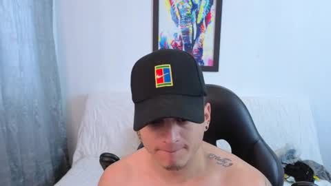 Snapshot of mikke_love chatting on 11.15.25 MIKKE online show from 11.15.25