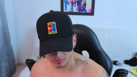 Snapshot of mikke_love chatting on 11.16.25 MIKKE online show from 11.16.25