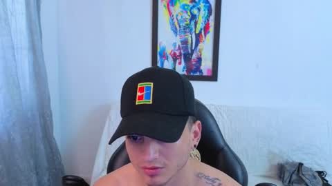 Snapshot of mikke_love chatting on 11.17.25 MIKKE online show from 11.17.25