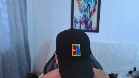 Snapshot of mikke_love chatting on 11.18.25 MIKKE online show from 11.18.25