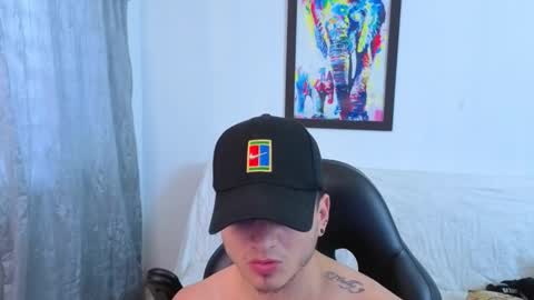 Snapshot of mikke_love chatting on 11.23.25 MIKKE online show from 11.23.25