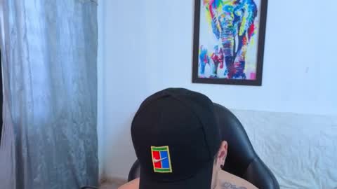 Snapshot of mikke_love chatting on 11.24.25 MIKKE online show from 11.24.25