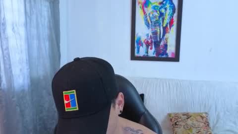 Snapshot of mikke_love chatting on 11.30.25 MIKKE online show from 11.30.25