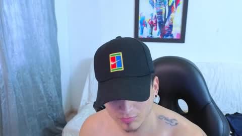 Snapshot of mikke_love chatting on 12.01.25 MIKKE online show from 12.01.25