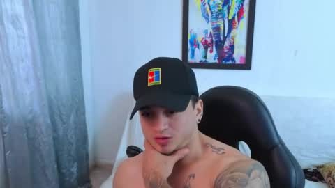 Snapshot of mikke_love chatting on 12.02.25 MIKKE online show from 12.02.25