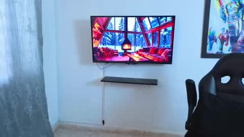 Snapshot of mikke_love chatting on 12.05.25 MIKKE online show from 12.05.25