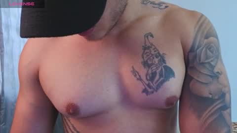 Snapshot of mikke_love chatting on 12.19.25 MIKKE online show from 12.19.25