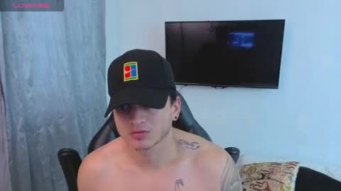 Snapshot of mikke_love chatting on 12.20.25 MIKKE online show from 12.20.25