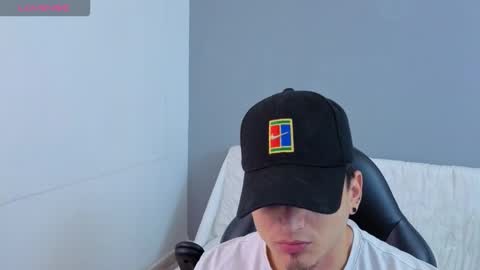 Snapshot of mikke_love chatting on 02.01.26 MIKKE online show from 02.01.26