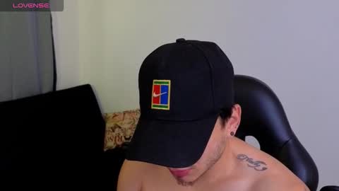 Snapshot of mikke_love chatting on 02.18.26 MIKKE online show from 02.18.26