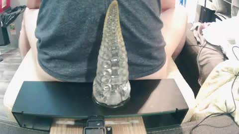 Snapshot of mikkkiz chatting on 01.04.25 Bescior online show from 01.04.25