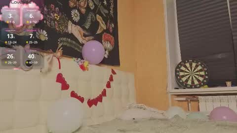 Snapshot of miko_meow chatting on 10.19.25 Miko online show from 10.19.25