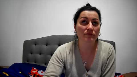 Mikyloveu online show from 12.20.24