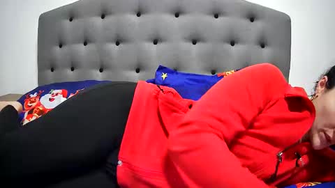 Mikyloveu online show from 12.29.24