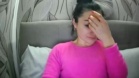 Mikyloveu online show from 10.16.25