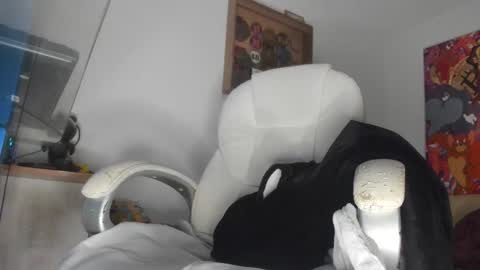 Mila Dash online show from 11.13.25