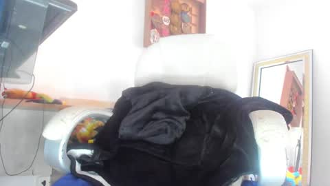 Mila Dash online show from 11.27.25