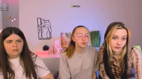 Snapshot of mila_glow chatting on 09.09.25 mila_glow online show from 09.09.25