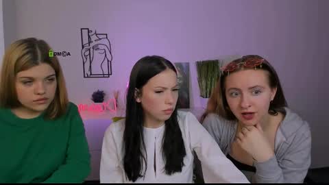 Snapshot of mila_glow chatting on 09.16.25 mila_glow online show from 09.16.25